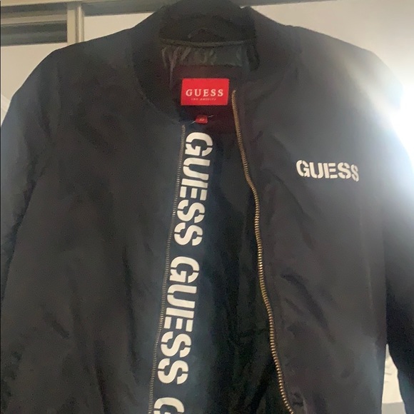 A guess black bomber jacket - Picture 4 of 6